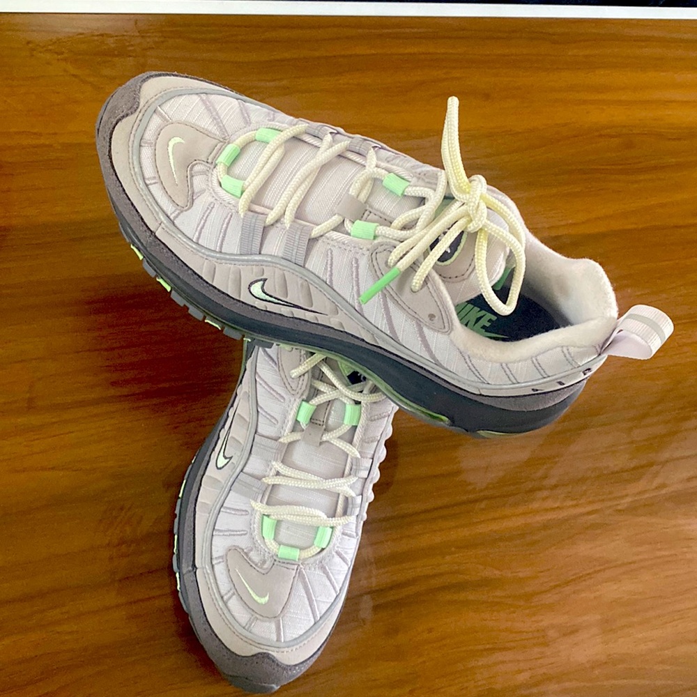 Nike Air Max 98(GS) sneakers shoe size 6 Youth